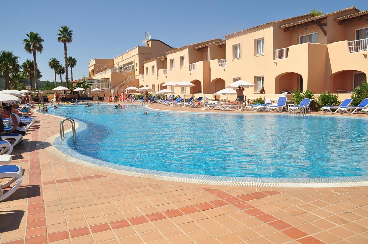 Arenas De Son Bou Hotel Exterior photo