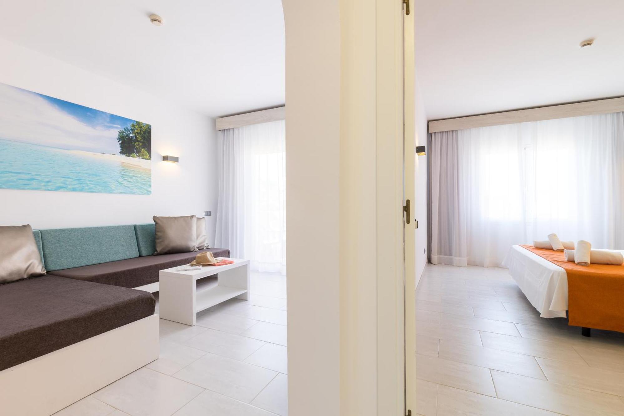 Arenas De Son Bou Hotel Exterior photo