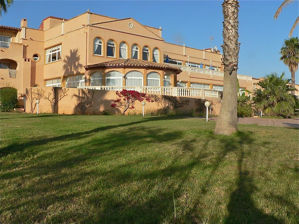 Arenas De Son Bou Hotel Exterior photo
